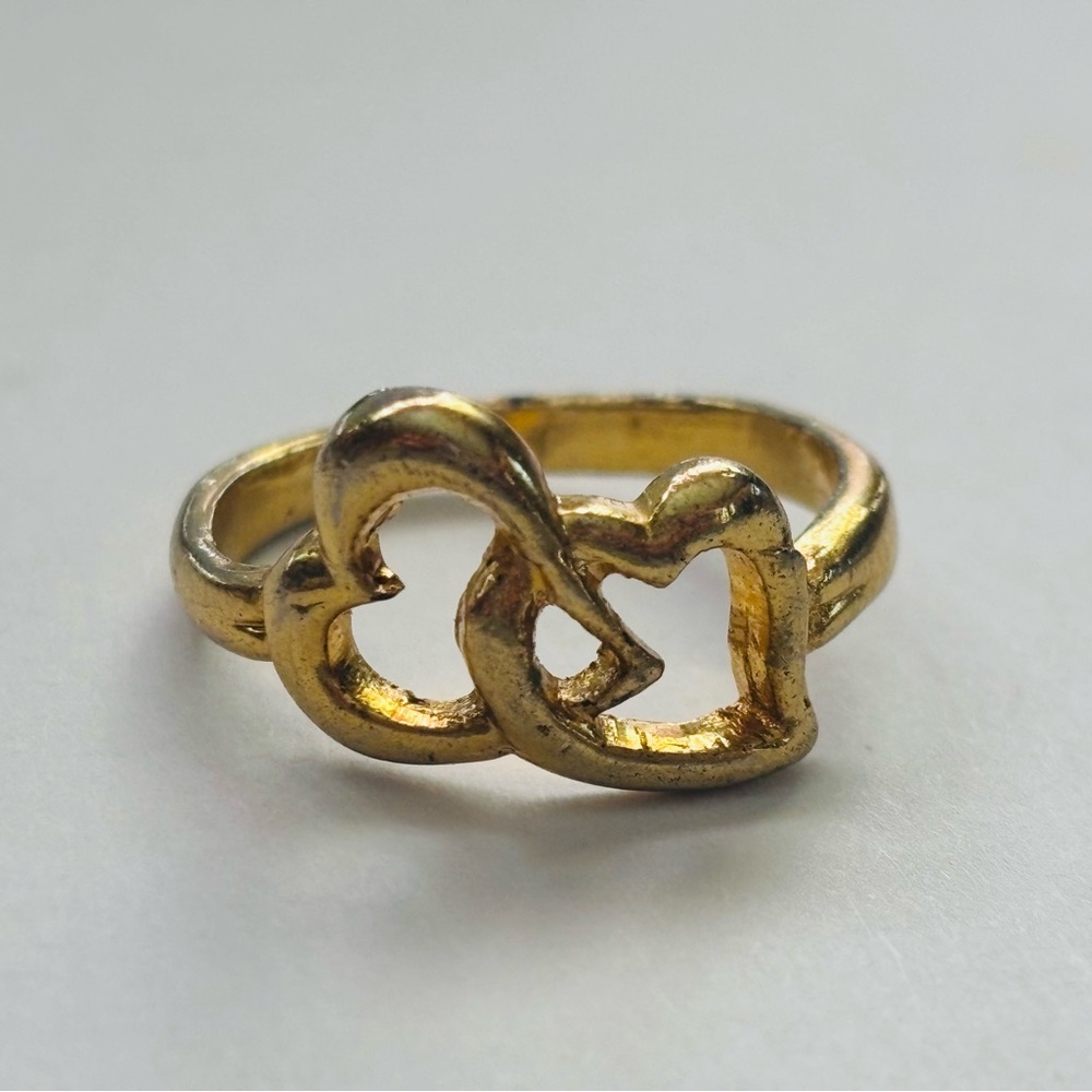 Vintage estate sale Gold Heart Link Ring  size 6. Some beautiful patina